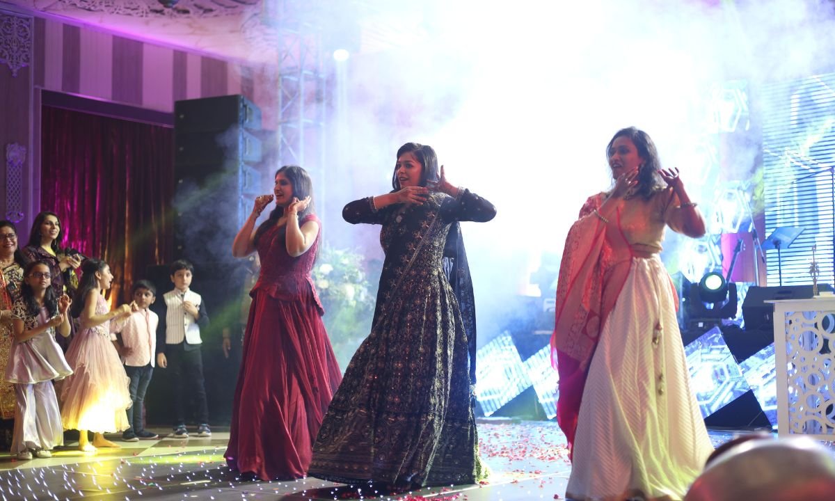 Best Mehndi Dance Choreography